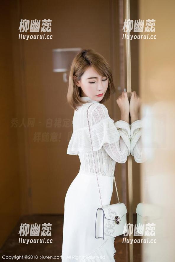 秀人网 - 白裙定制，养乐多Doll说我就这样随意！原图带你遨游云端！