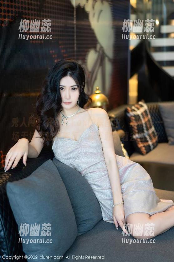 秀人网-奈奈Fox 秀人网 - 在奈奈Fox的原图中,剧情是一场无法预知的旅行,敢不敢下载去冒险?