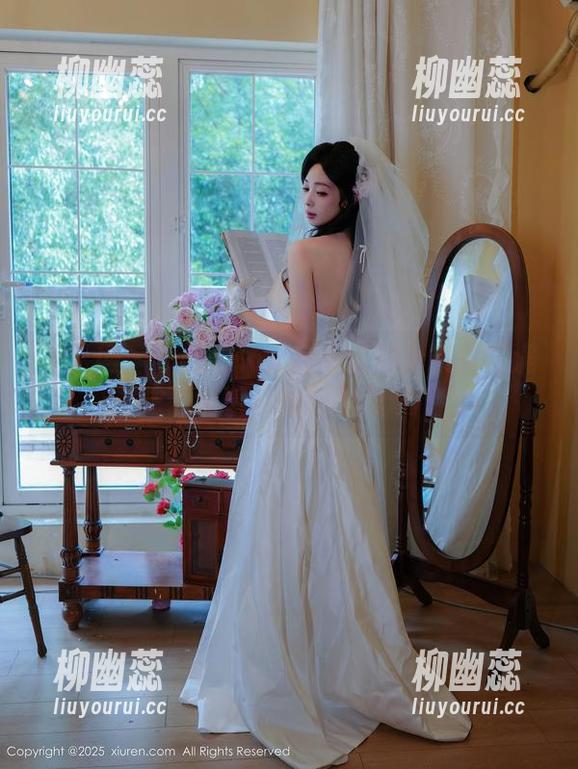 秀人网 - 小海臀Rena毛衣的合集：写满了细腻与放松的暧昧