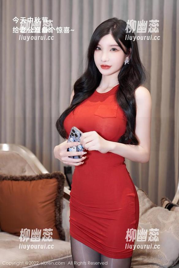秀人网-李丽莎 秀人网 - 私拍,李丽莎的脸蛋油亮得可以反光!