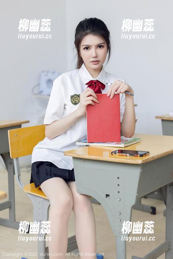秀人网 - 图包里有杜viki的豹纹，各位看官，请自备好口水巾。