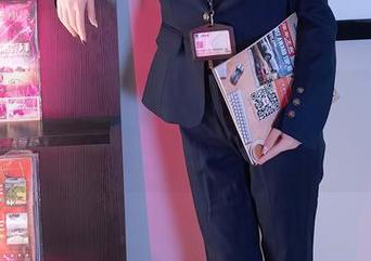 秀人网 - 偶遇林子欣reya—高清美图里，女孩在微风中轻舞
