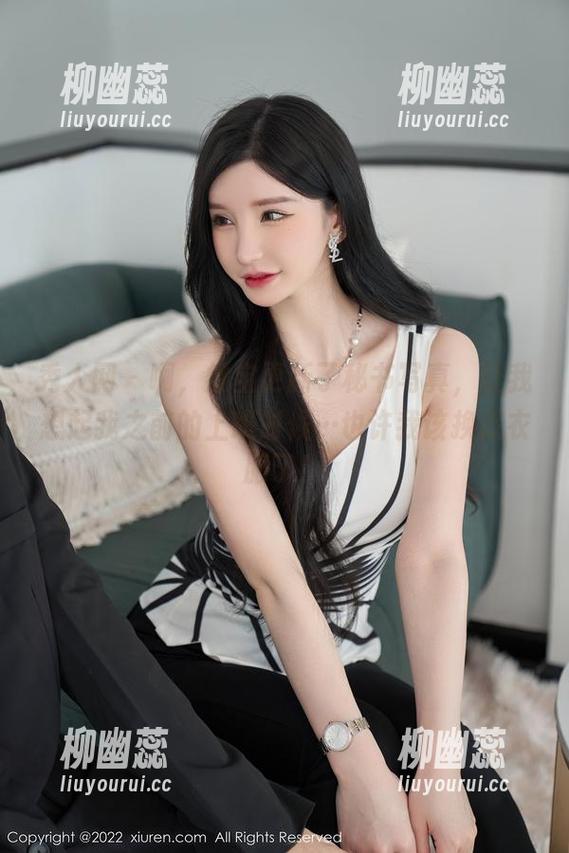 秀人网-灿宝 秀人网 - 啊,灿宝更新了秘书写真,让我想起我之前的上班时候…也许我该换点衣服了!