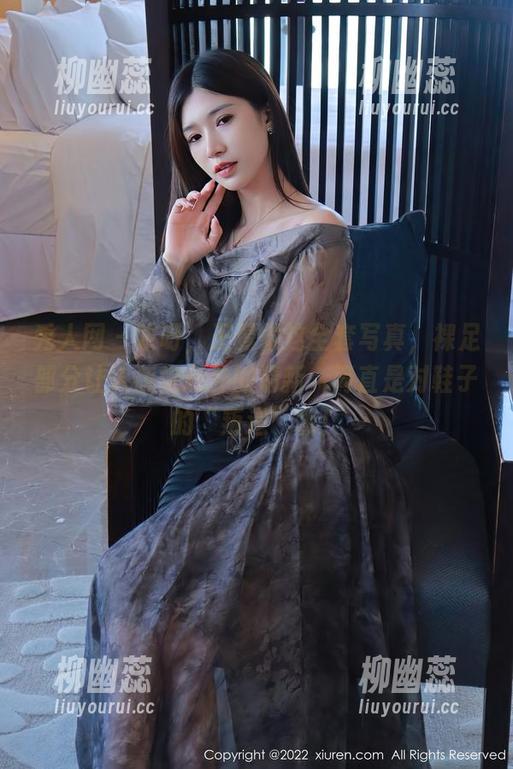 秀人网 - 哎呀，王曼柔这全套写真，裸足部分让人感觉意外的清新，简直是对鞋子的“叛逆”嘛！