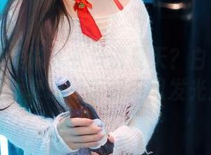 秀人网 - 谁说泳衣只讲夏天？白茹雪的美图分享让四季都闪闪发光！