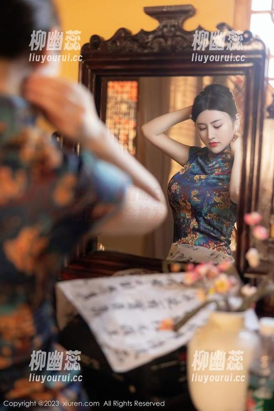 秀人网-萌白酱 秀人网 - 上班时偷看萌白酱的比基尼写真原图会不会被发现啊?