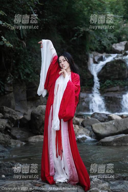 秀人网 - 想要蓝夏Akasha的灰丝？那就来吧，我张口要免费下载！