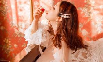 穆零Mu0森系图片集合：树林深处的我，跟仙子聊聊人生的烦恼。