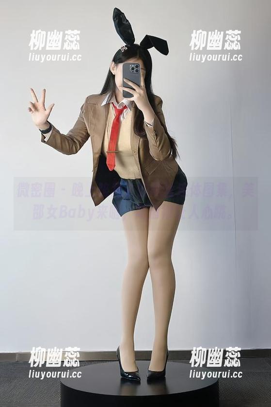 微密圈 - 晚上陪我看的黑丝连体图集，美邵女Baby来啦，高清得让人心跳。