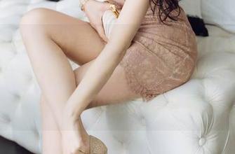 花漾show - 分享这组张思允Nice的职业装美图，想说灵感是从这一份优雅中来的，平淡生活也能找到小确幸。