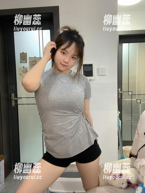 微密圈 - 最新美图：葱油饼er的美脚让人想多看几遍，神啊，快给我一个情绪！