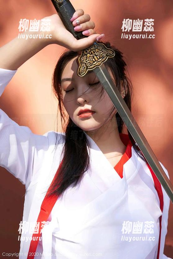 蜜桃社-冰露 蜜桃社 - 冰露空姐图集:高清到让你往后缩了缩。