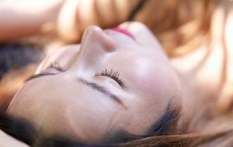 蜜桃社 - 看杏子的写真，像极了她的妹妹，朝气蓬勃的一代新人。