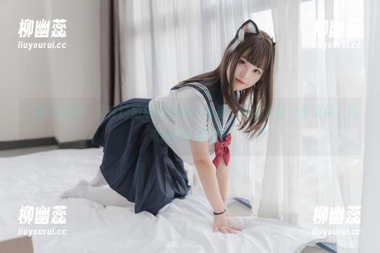 蜜汁猫裘 “蜜汁猫裘”又在这拍摄胶衣女仆合集,观看后果一言难尽,先来段评论再说!