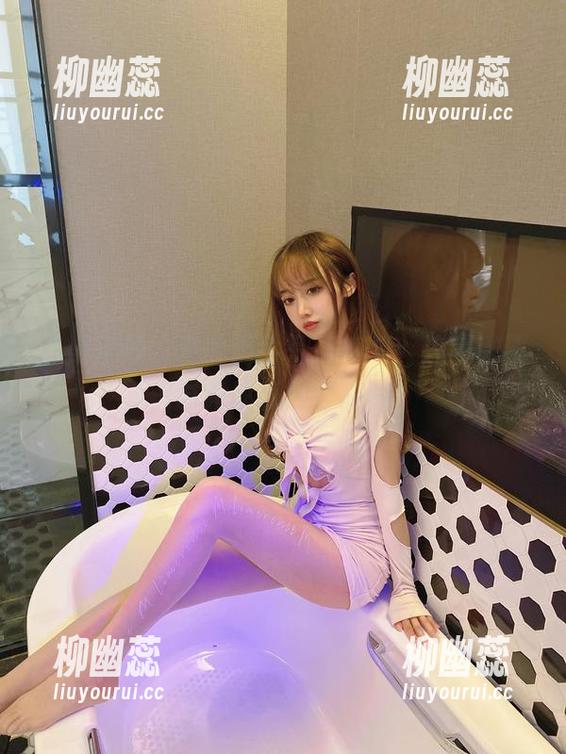 过期米线线喵的奶牛写真合集，连牛都要把时尚驾驭得妥妥的！