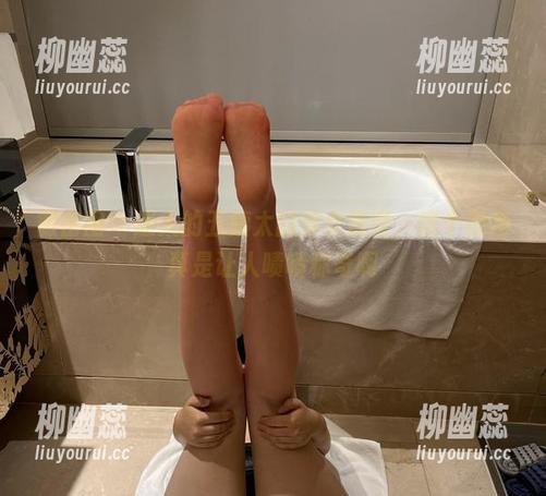 迷人的五姨太 微密圈 - 迷人的五姨太的修女造型,这个视角真是让人啧啧称奇啊