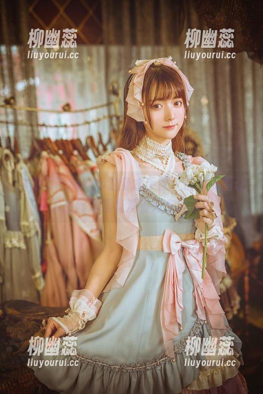 陆卿卿kyokyo这身水手服，最新美图让人想问海里有没有好东西啊？