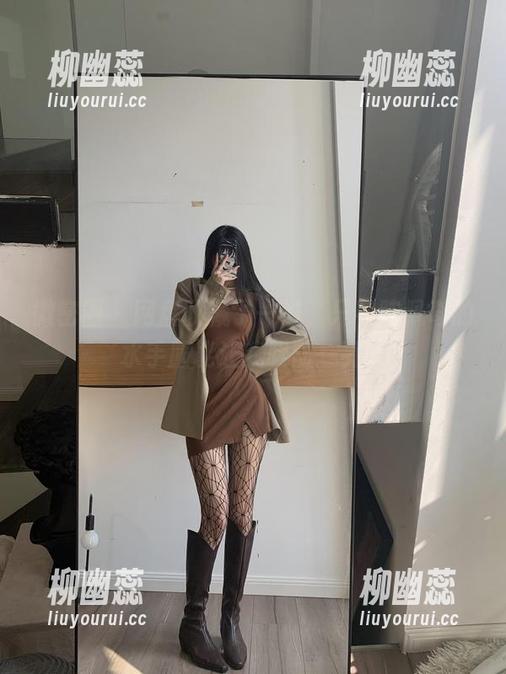 陈佩奇 微密圈 - 网盘收藏了一堆,只有陈佩奇的水手服能让我眼前一亮。