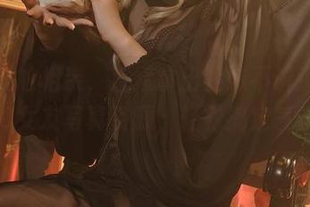 告别尴尬相亲，直接拿出雯妹不讲道理的520女友写真资源，轻松搞定气氛！