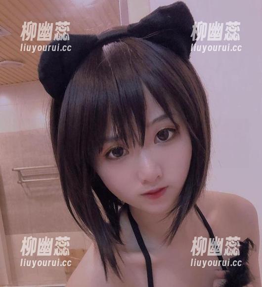 泳装，没有！青水百合子最新原图，是在海边散步还是给鱼做模特？
