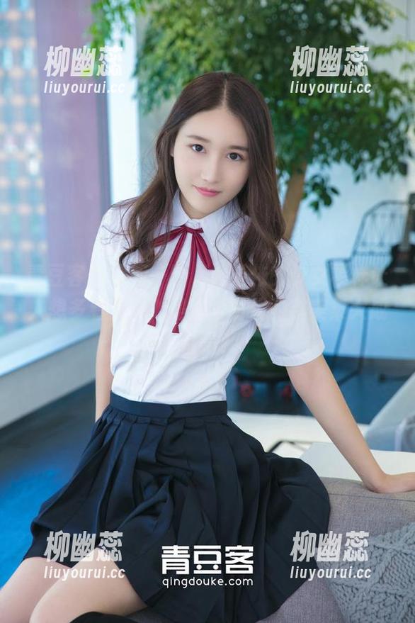 青豆客 - 原图一瞥，杨诺依的少女模样让人想多看几遍，是这个时代的审美集大成者吗？
