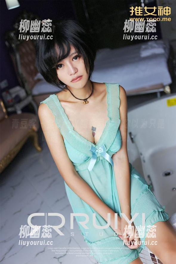 青豆客-金BABY 青豆客 - 金BABY眼镜写真:你以为只是眼镜,实际是眼神对视!