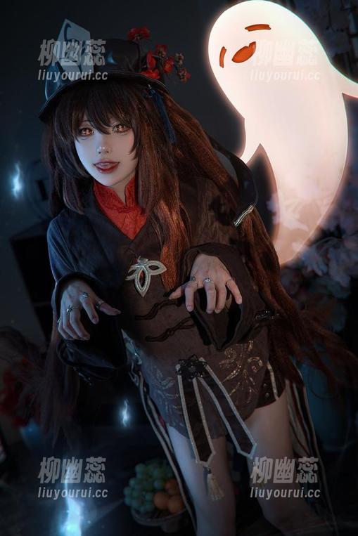 想看黏黏团子兔身穿水手服，演绎最心灵鸡汤的荒诞剧？快下载她的写真吧！